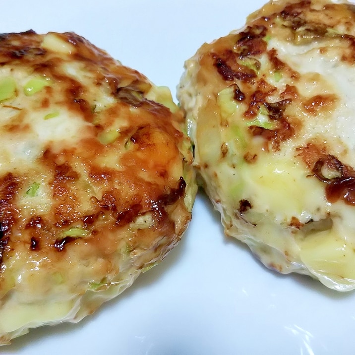 とろ り 簡単鳥ひき肉とキャベツのチーズハンバーグ レシピ 作り方 By かっぺ4217 楽天レシピ